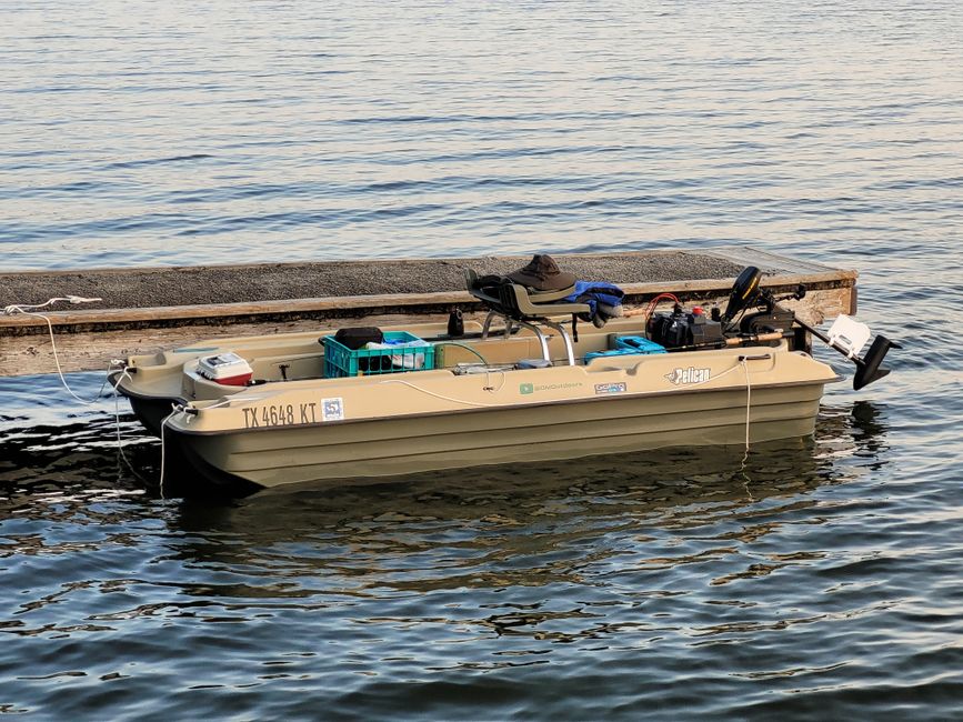 How Do I Choose a Pontoon Fishing Boat Layout?